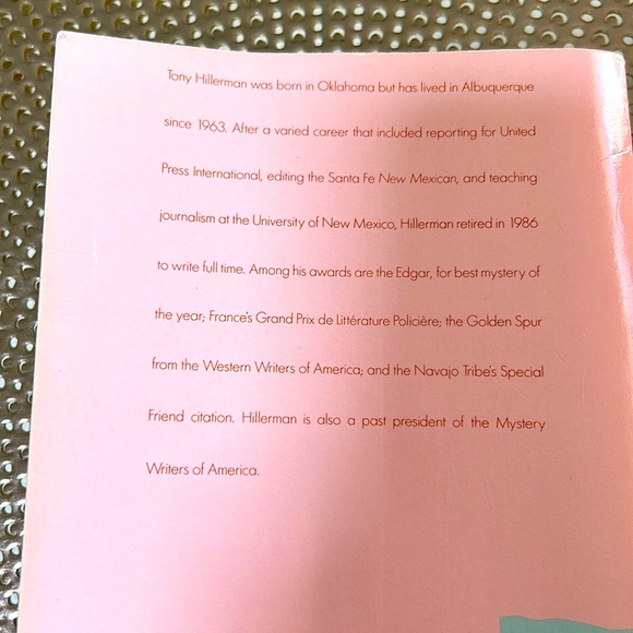 Mystery paperback book. Suspense novel  some wear & tear. All pages present - Picture 3 of 4